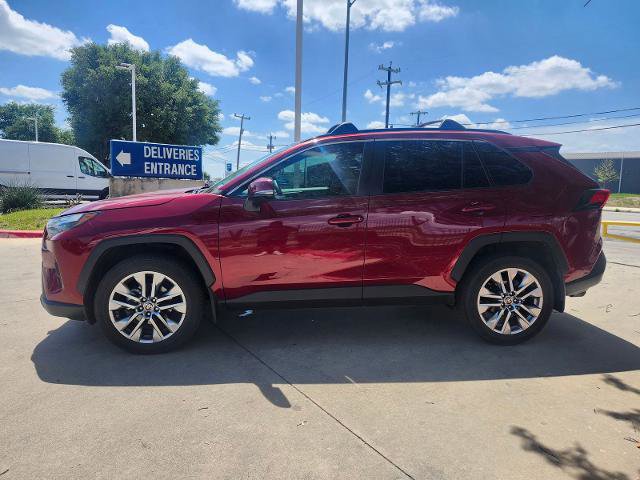 Used 2023 Toyota RAV4 XLE Premium FWD image 5