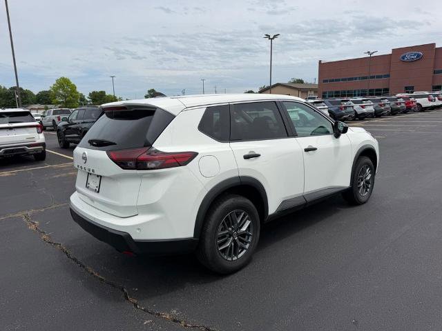 Used 2024 Nissan Rogue S FWD image 3