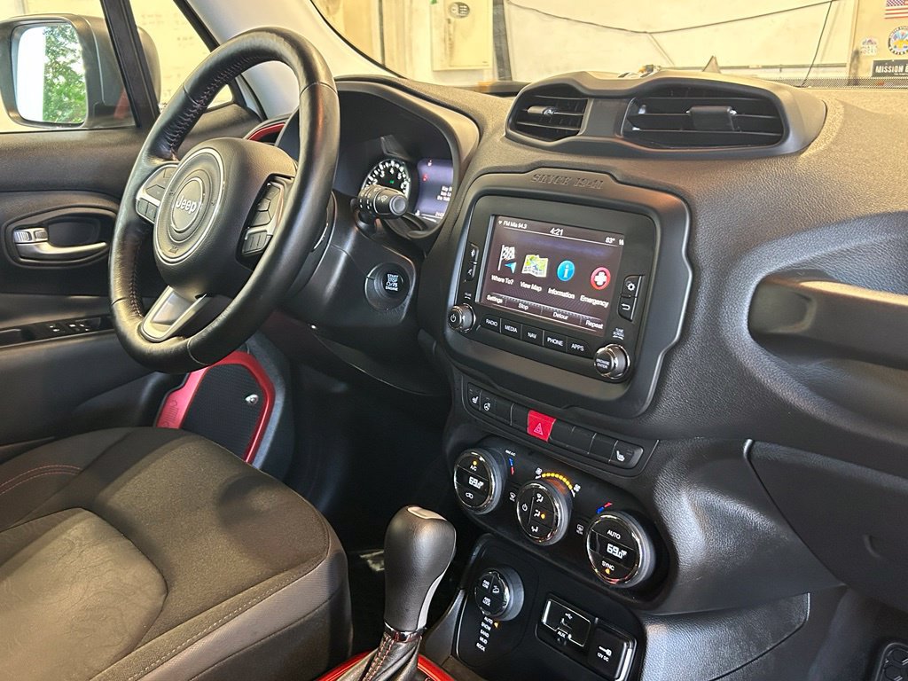 Used 2017 Jeep Renegade Trailhawk AWD/4WD image 28