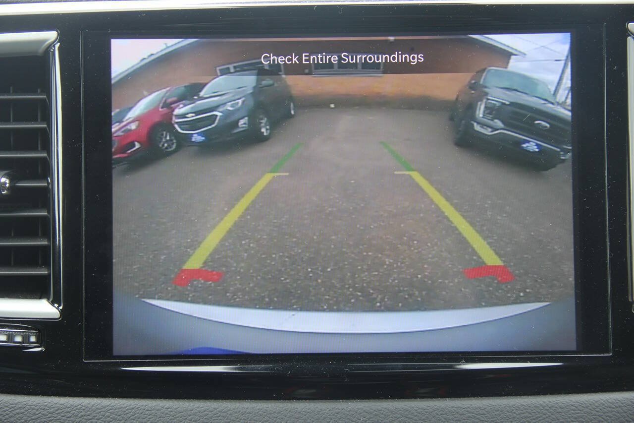 Used 2024 Chrysler Pacifica Touring-L FWD image 38