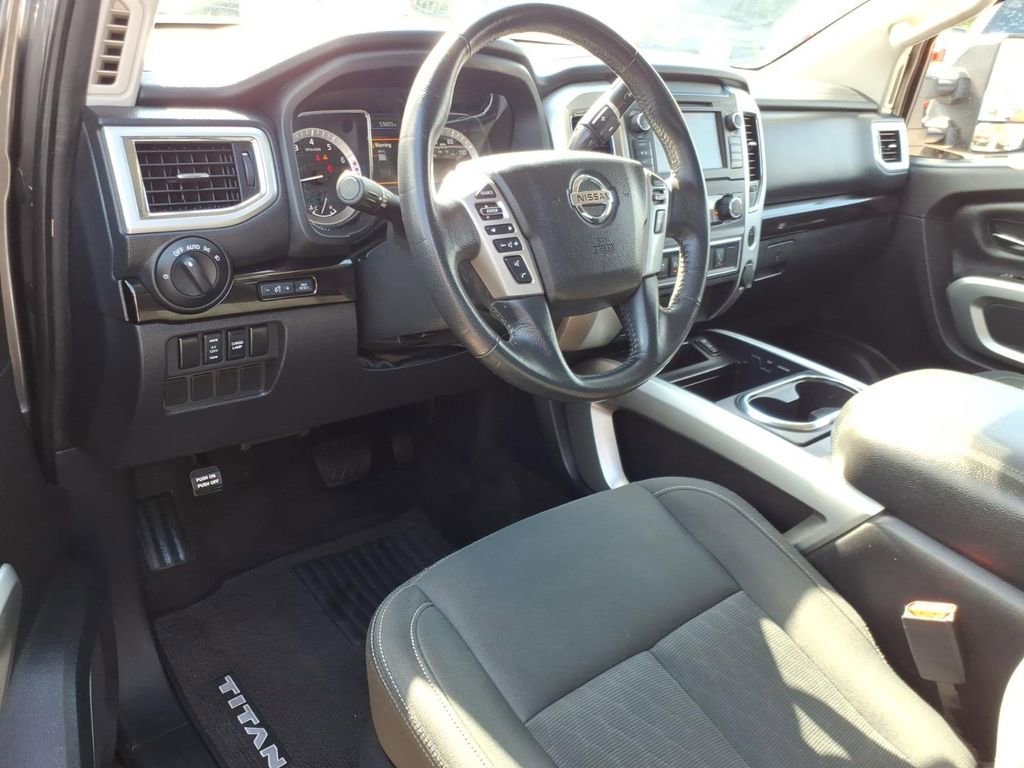 Used 2019 Nissan Titan SV w/ SV Convenience Package RWD image 14