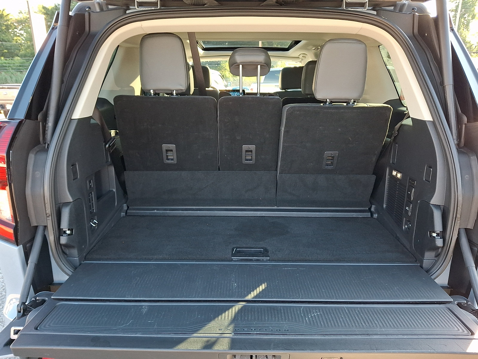Certified 2025 Ford Expedition Active AWD/4WD image 32