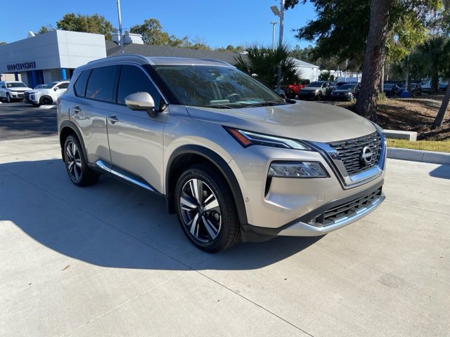 Used 2022 Nissan Rogue Platinum w/ Head-Up Display Package image 2