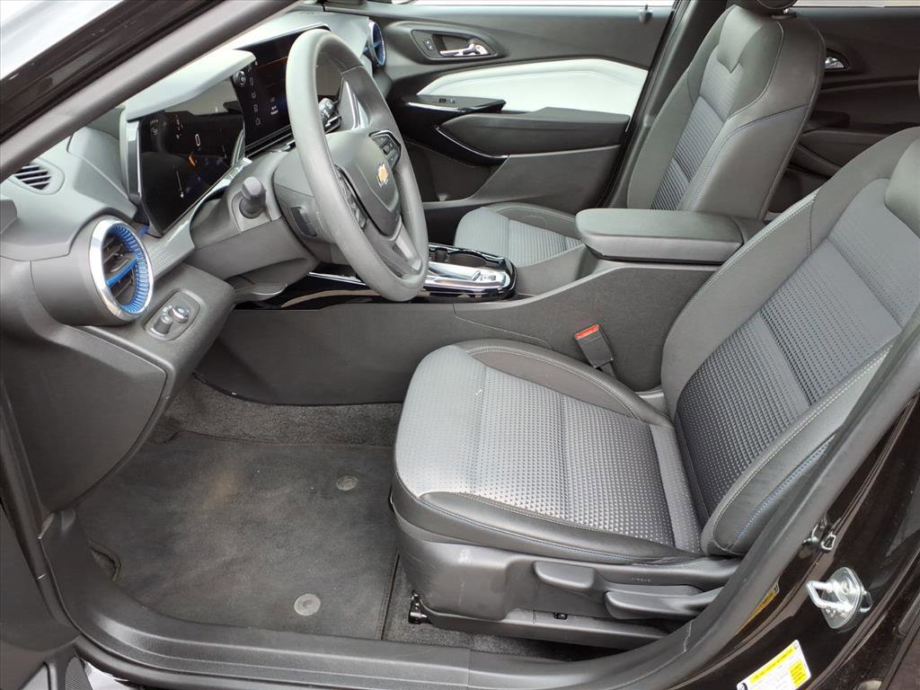 Used 2025 Chevrolet Trax LT image 5