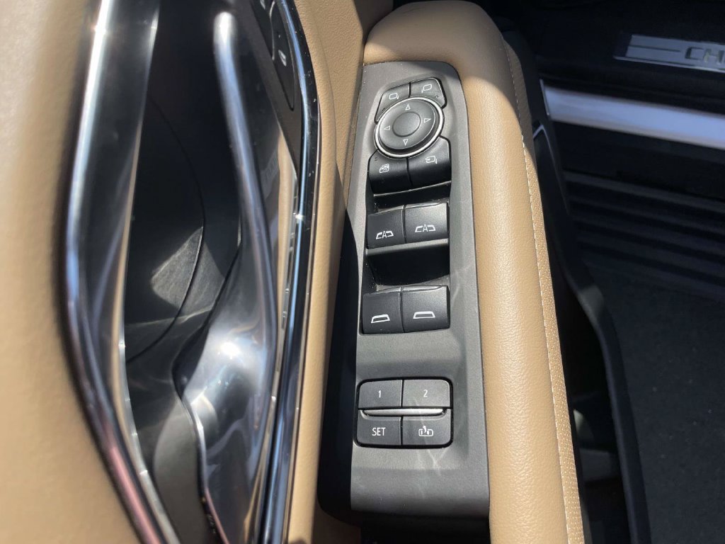 Used 2024 Chevrolet Tahoe Premier AWD/4WD image 16