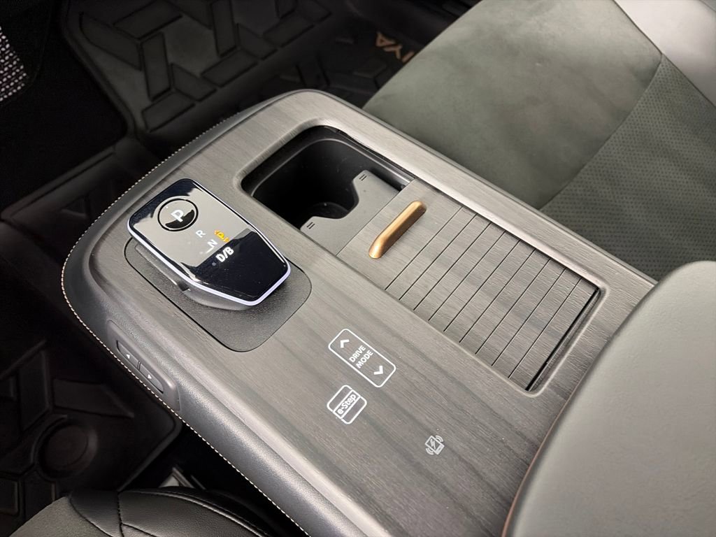 Used 2025 Nissan Ariya AWD image 22