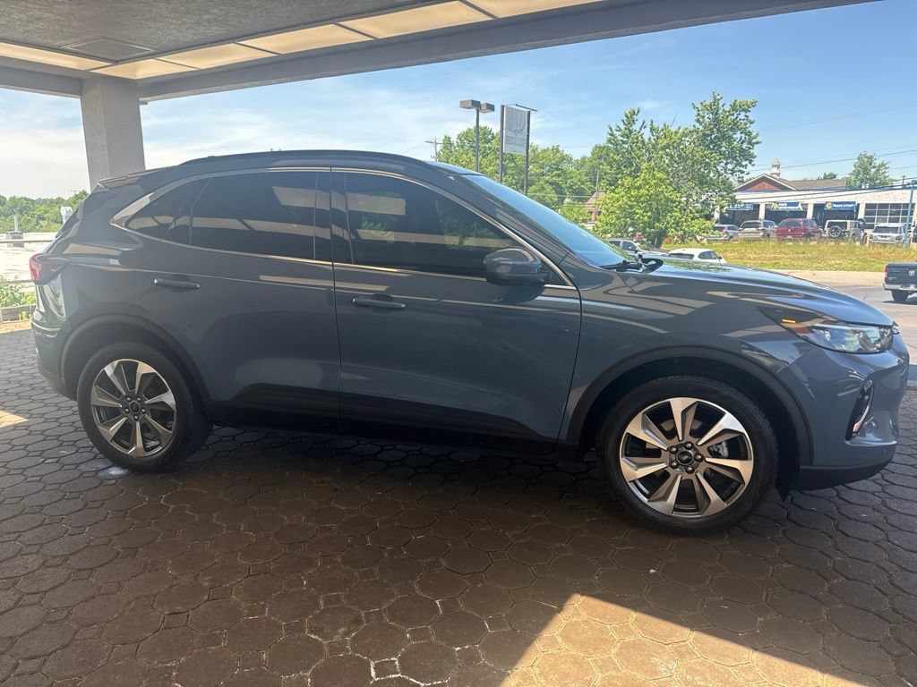 Certified 2023 Ford Escape Platinum AWD/4WD image 5