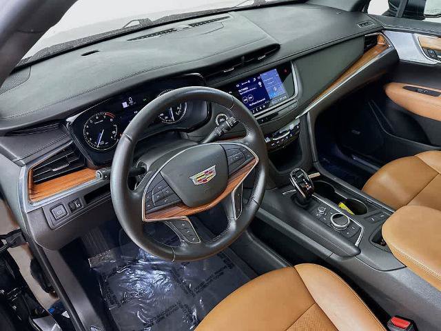 Used 2022 Cadillac XT5 Premium Luxury FWD image 2