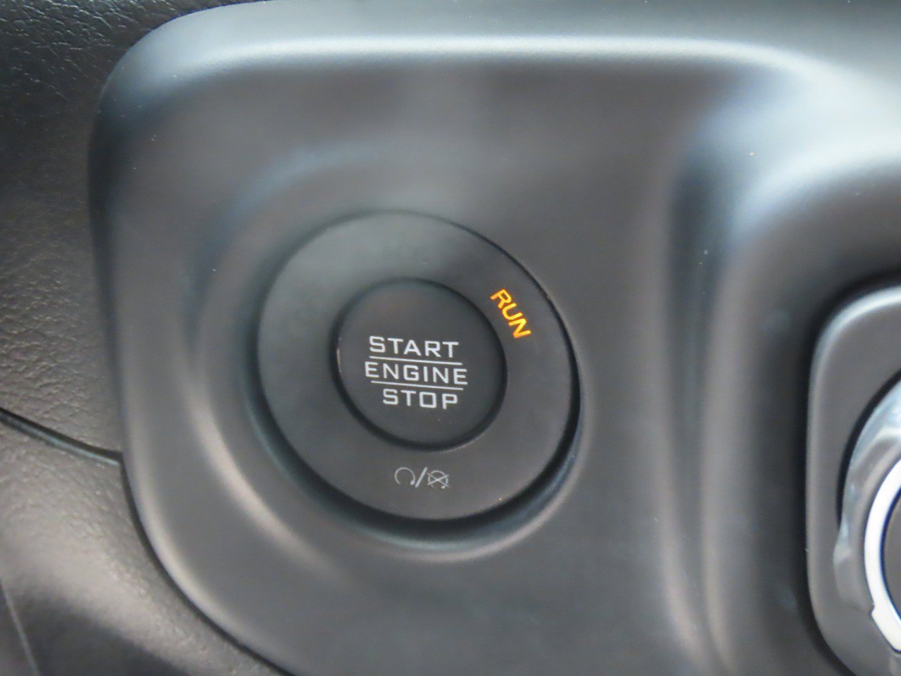 Used 2020 Jeep Wrangler Unlimited Sahara AWD/4WD image 30