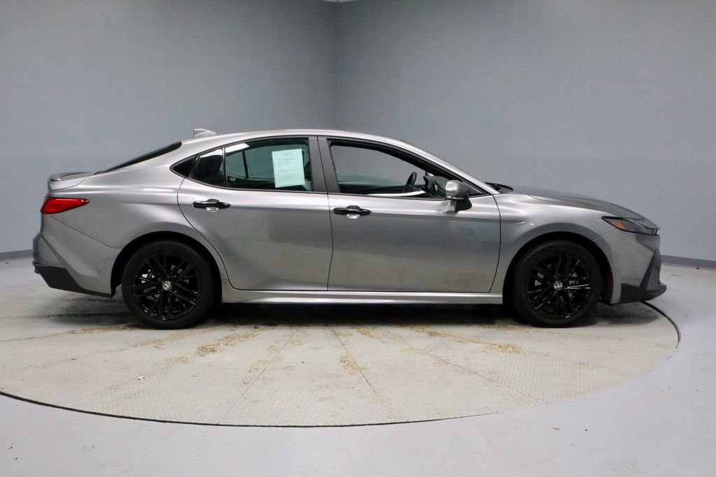Used 2025 Toyota Camry SE AWD/4WD image 6