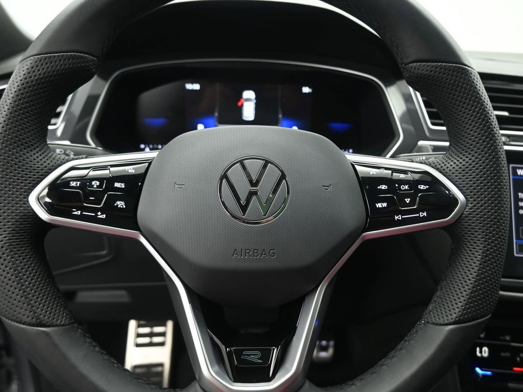Used 2024 Volkswagen Tiguan SE R-Line image 38