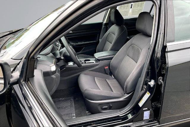 Used 2025 Nissan Altima 2.5 SV FWD image 25