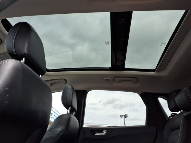 Certified 2023 Ford Escape Platinum w/ Premium Technology Package AWD/4WD image 2