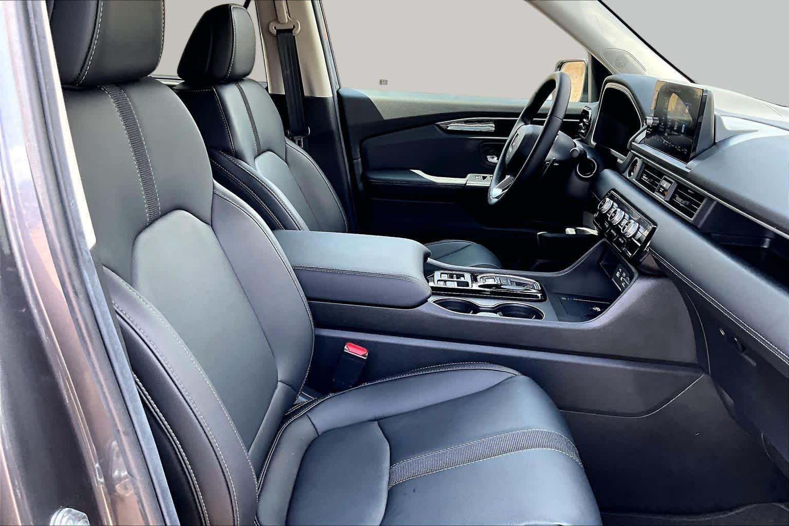 Used 2025 Honda Pilot EX-L image 9