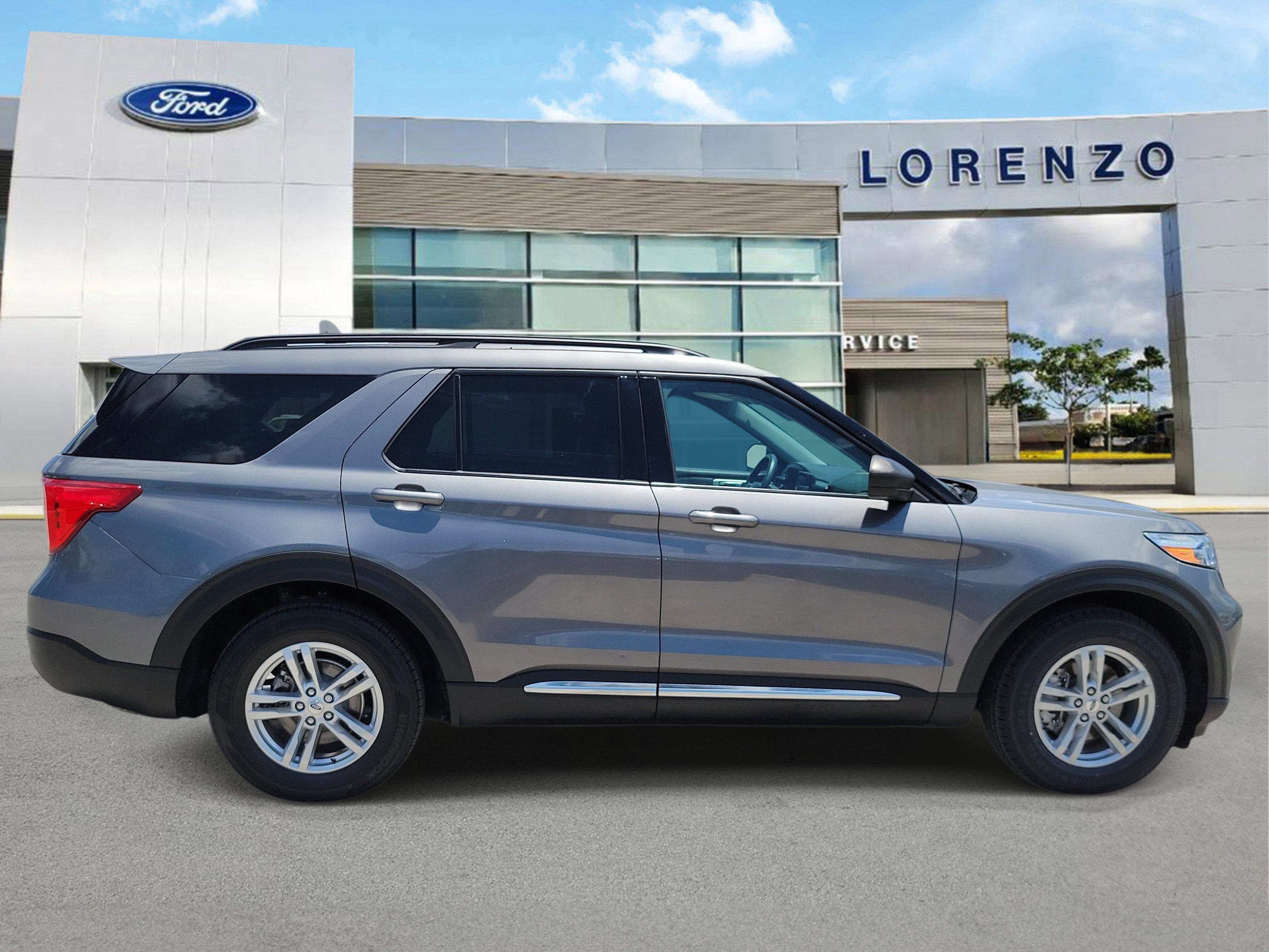 Certified 2023 Ford Explorer XLT w/ Equipment Group 202A RWD image 4