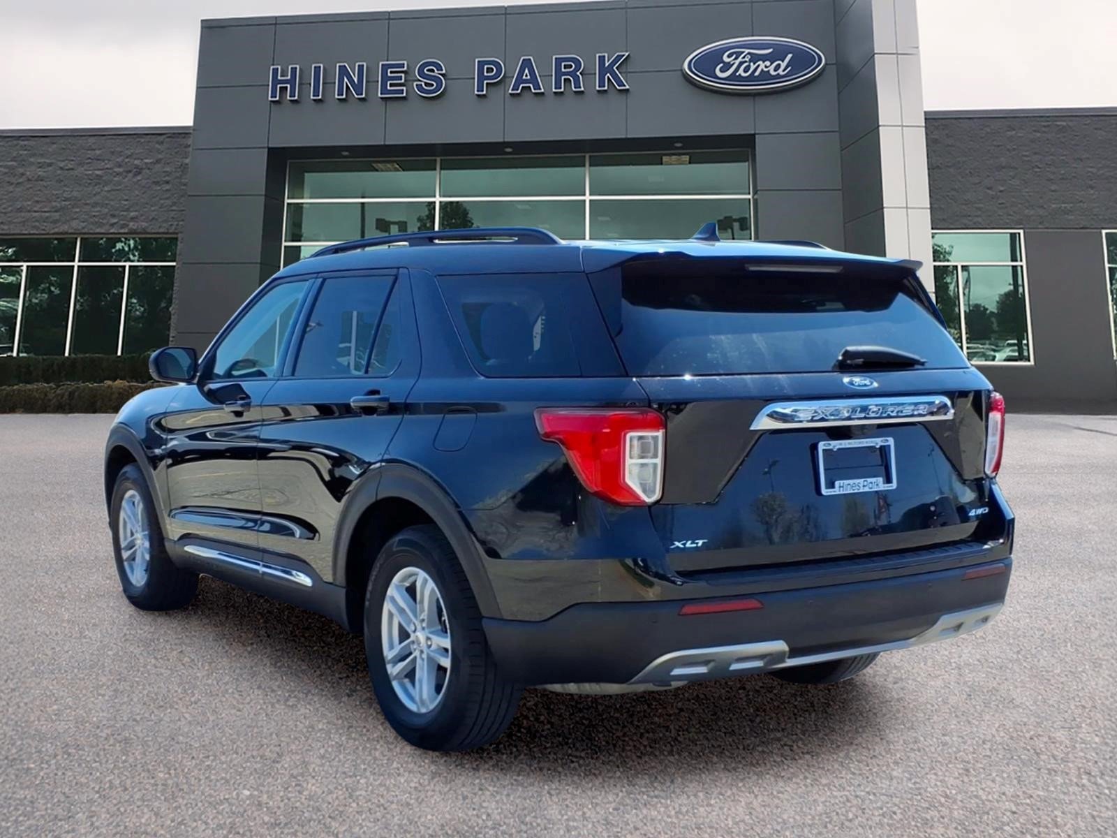 Certified 2023 Ford Explorer XLT w/ Equipment Group 202A AWD/4WD image 5