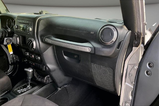 Used 2018 Jeep Wrangler Unlimited Sport w/ Connectivity Group AWD/4WD image 25