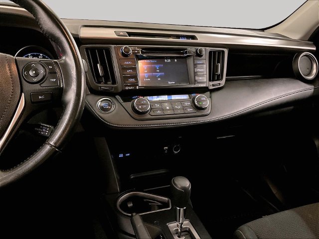 Used 2017 Toyota RAV4 XLE AWD/4WD image 6