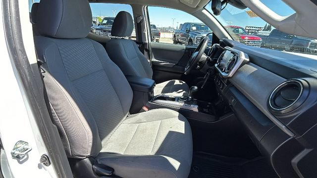 Used 2021 Toyota Tacoma SR5 AWD/4WD image 11