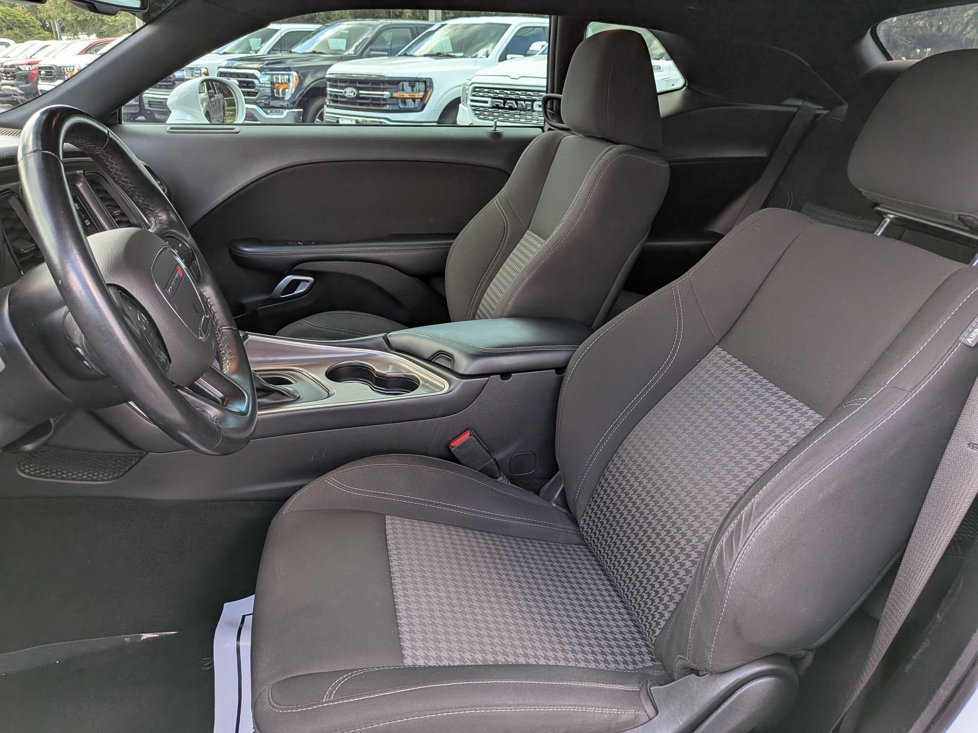 Used 2022 Dodge Challenger SXT RWD image 15