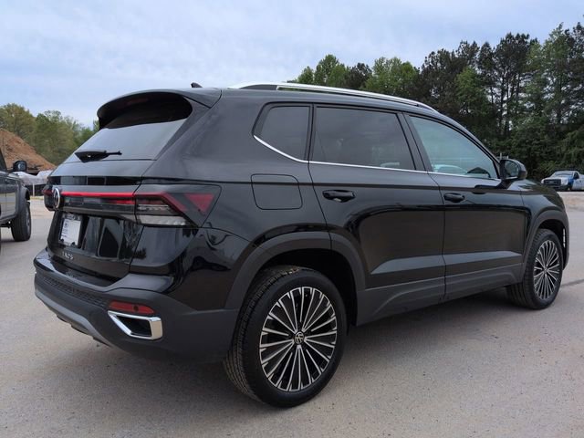 Used 2025 Volkswagen Taos SE FWD image 4