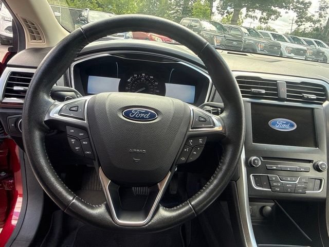 Certified 2017 Ford Fusion SE w/ Fusion SE Technology Package FWD image 16