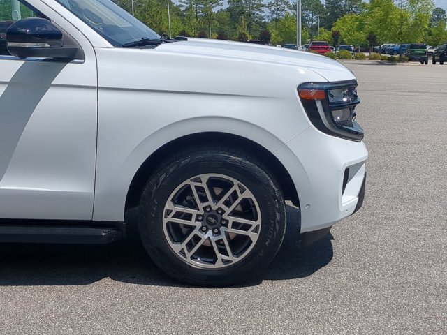 Certified 2025 Ford Expedition Active AWD/4WD image 11