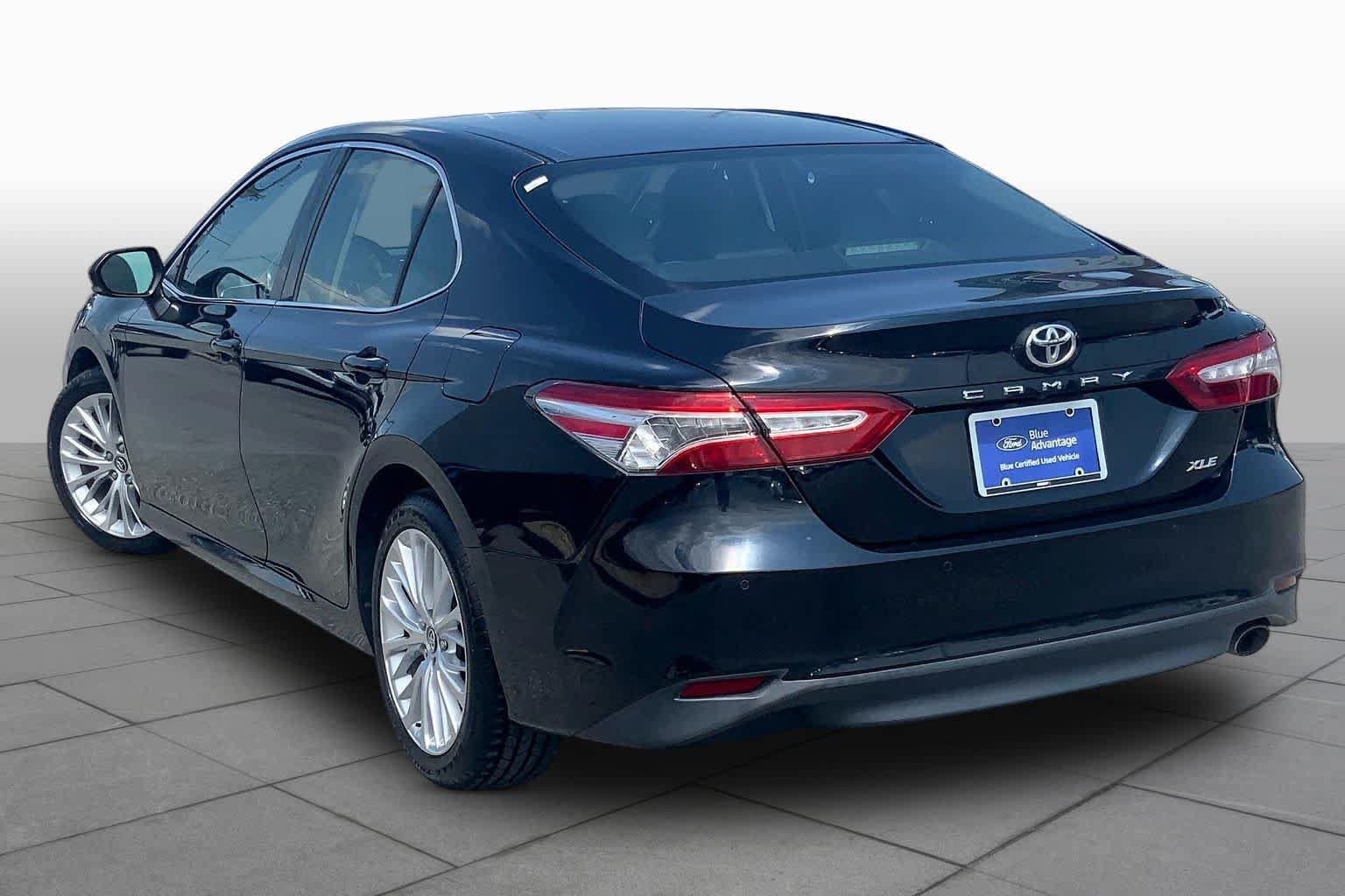 Used 2018 Toyota Camry XLE FWD image 12