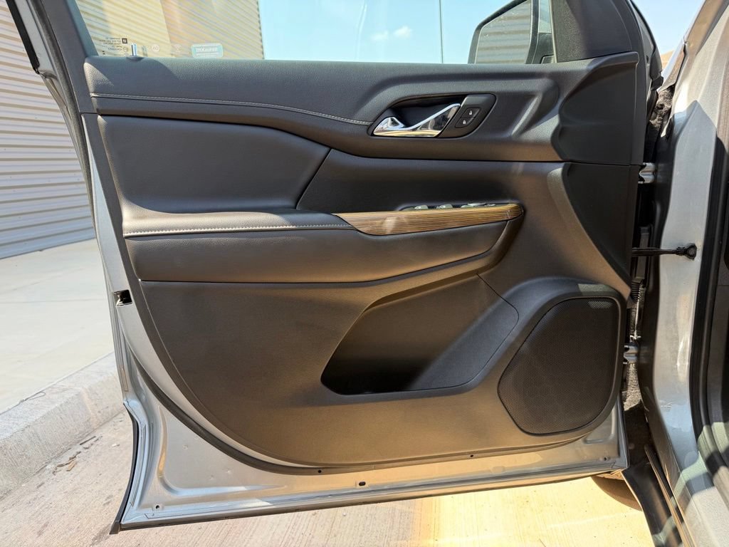 Used 2023 GMC Acadia SLE FWD image 20