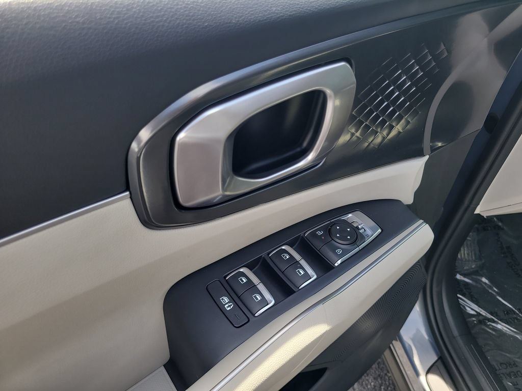 Used 2025 Kia Sorento S FWD image 15