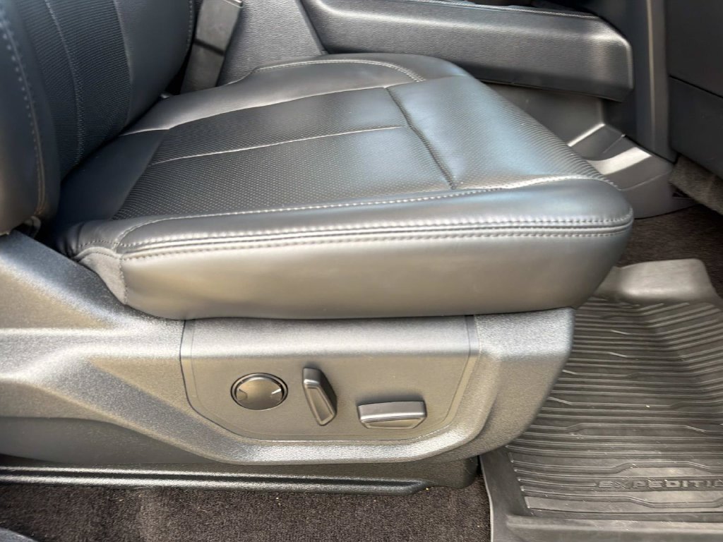 Certified 2022 Ford Expedition XLT RWD image 16