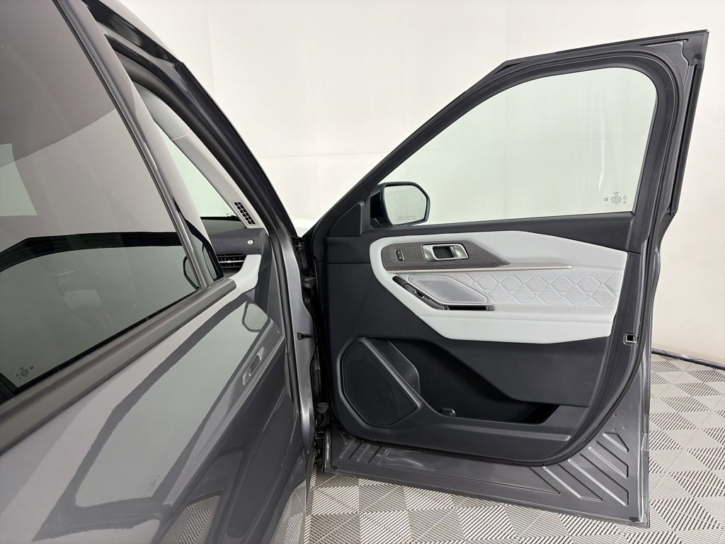 Certified 2025 Ford Explorer Platinum w/ LUX Leather Package image 30