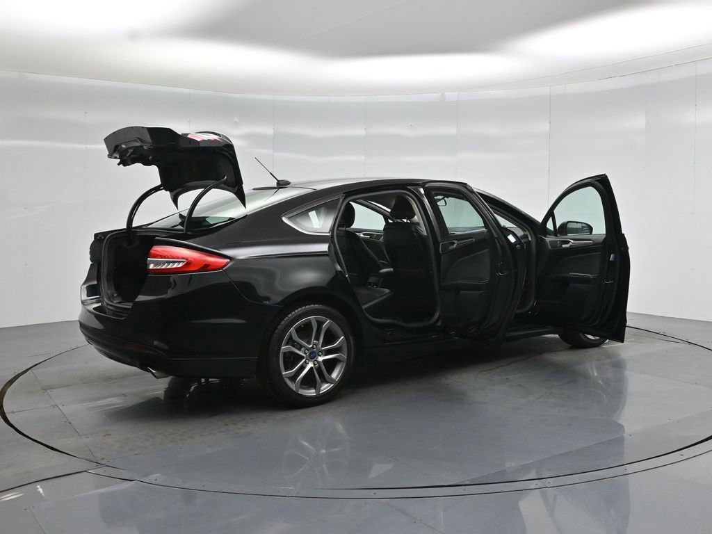 Certified 2017 Ford Fusion SE w/ Equipment Group 201A FWD image 6