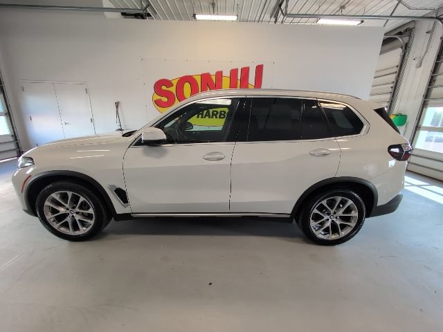 Used 2024 BMW X5 xDrive40i w/ Premium Package AWD/4WD image 2