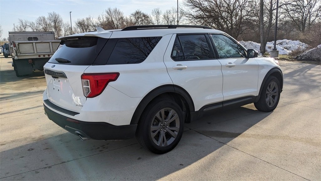Certified 2022 Ford Explorer XLT w/ Equipment Group 202A image 3