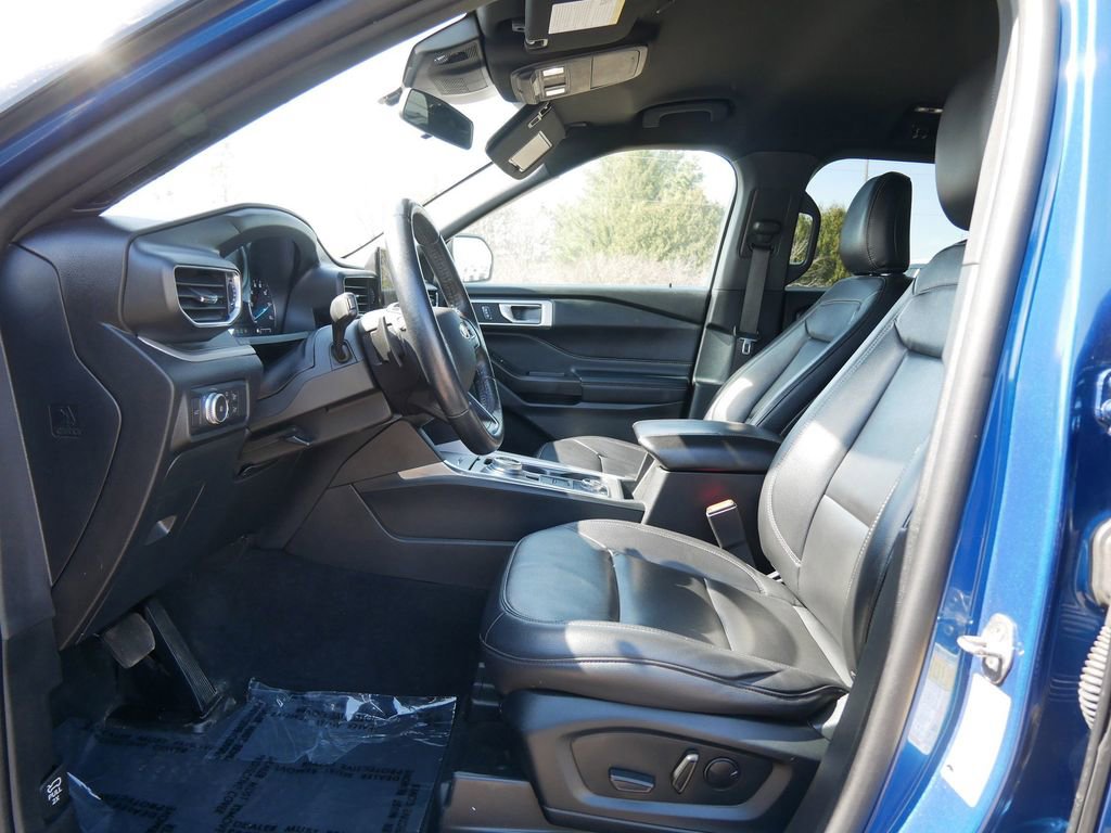 Certified 2020 Ford Explorer XLT w/ Equipment Group 202A image 8