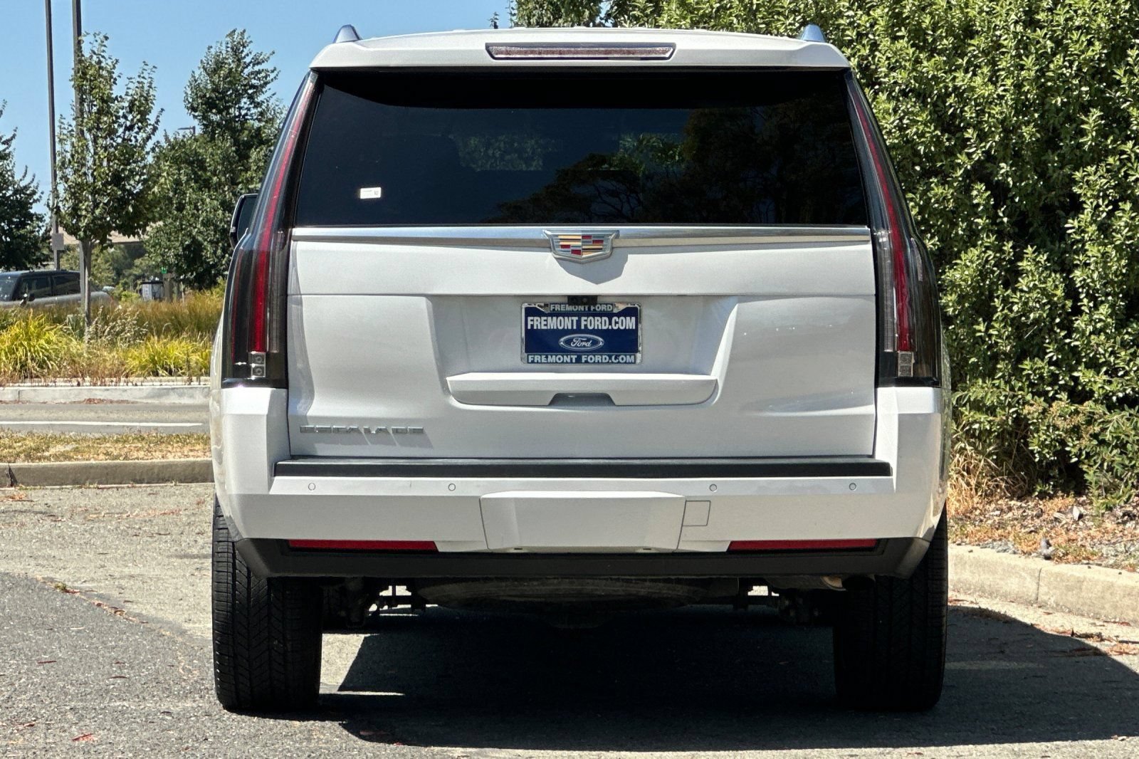 Used 2018 Cadillac Escalade Premium Luxury AWD/4WD image 4