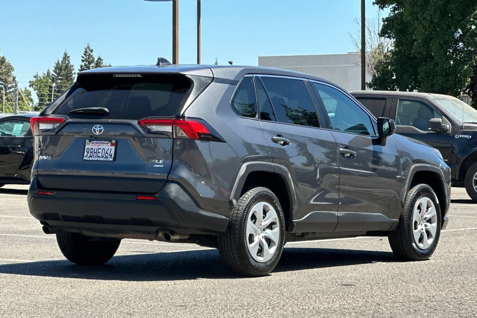 Used 2022 Toyota RAV4 LE AWD/4WD video 2