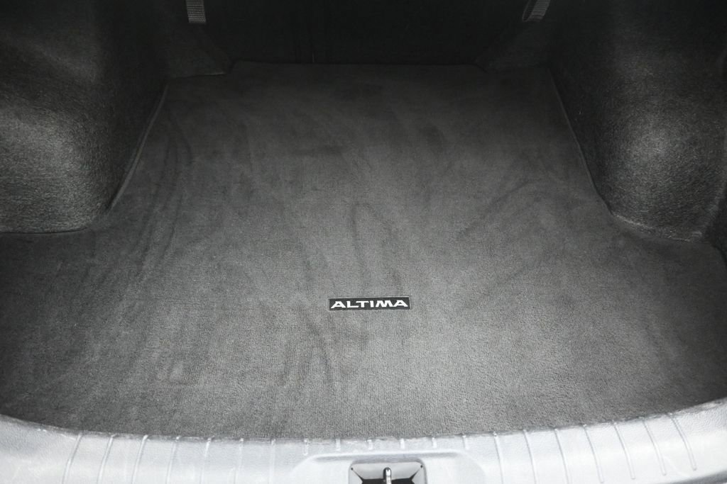 Used 2025 Nissan Altima 2.5 SV FWD image 2