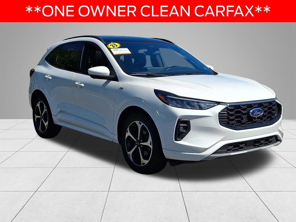 Certified 2023 Ford Escape ST-Line Select AWD/4WD image 3