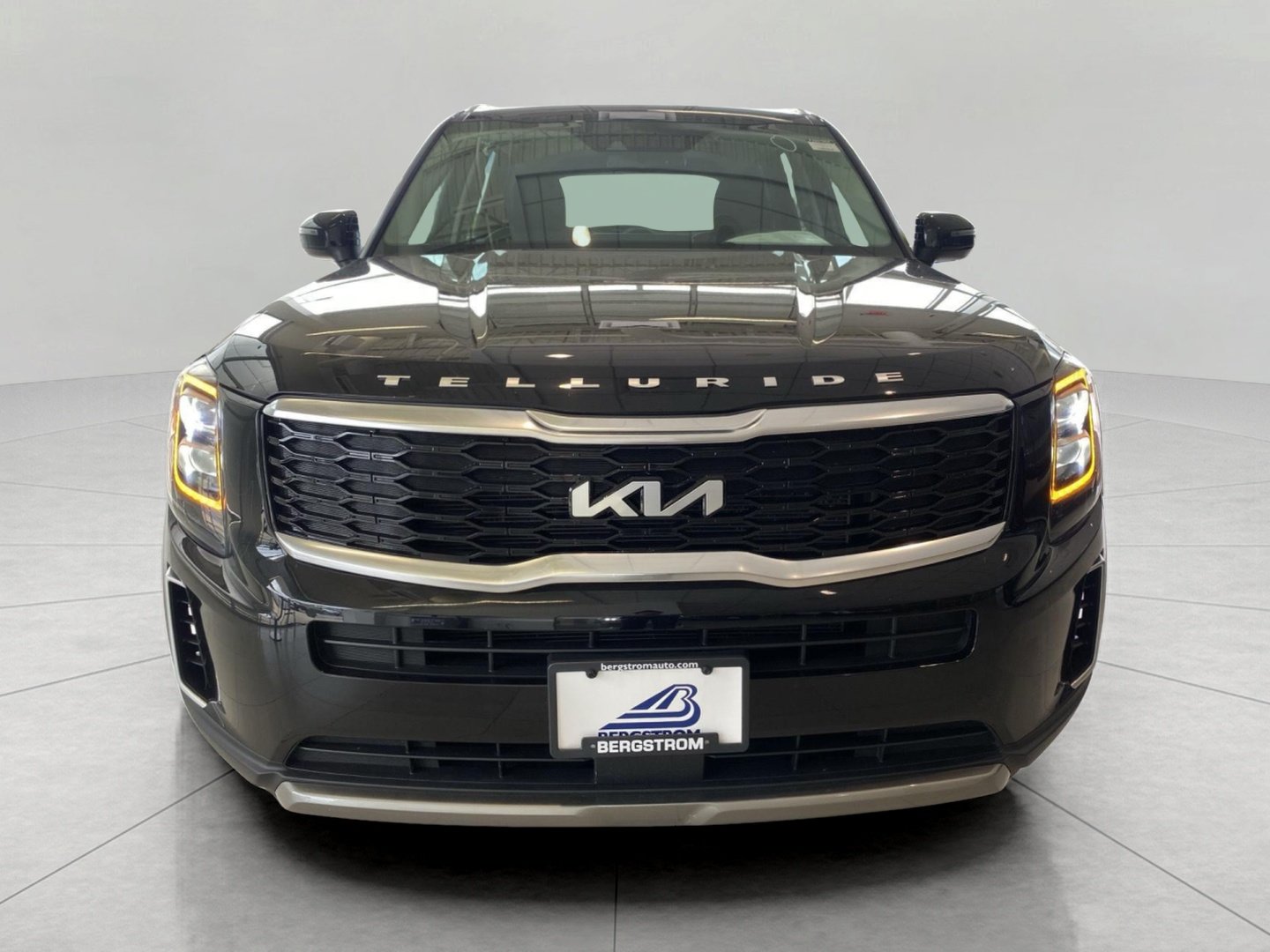 Used 2022 Kia Telluride EX w/ EX Premium Package FWD image 4