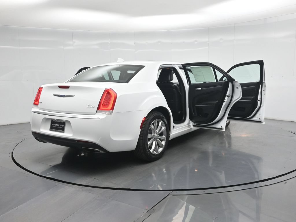 Used 2020 Chrysler 300 Limited AWD/4WD image 5