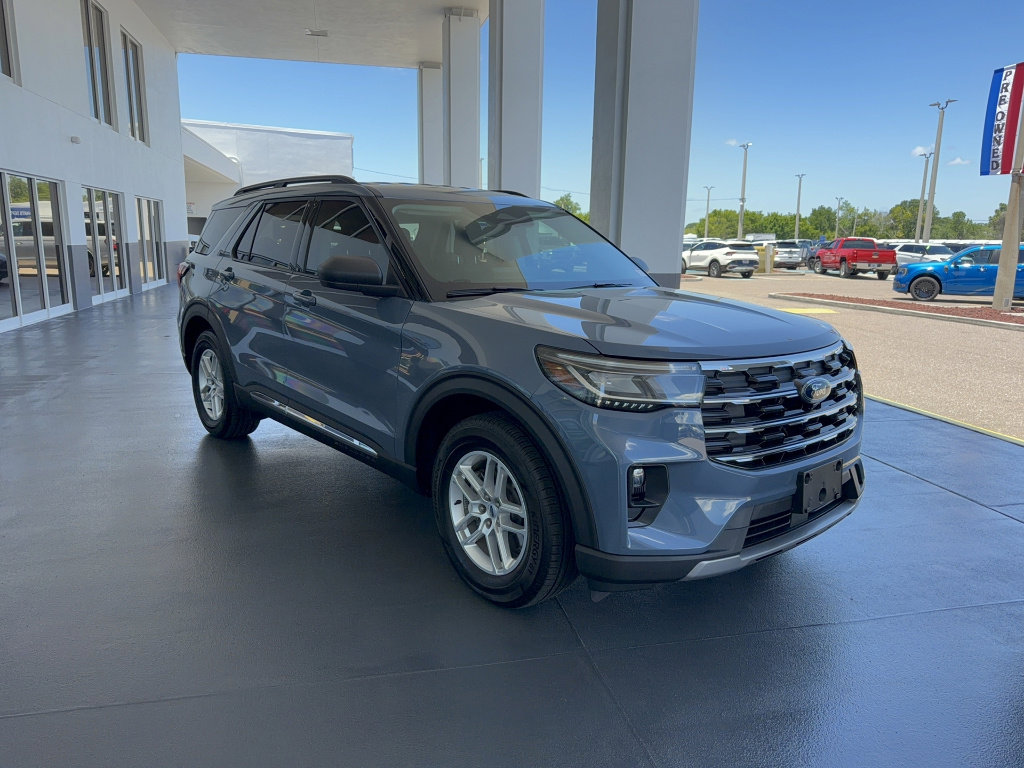 Certified 2025 Ford Explorer Active w/ Active Comfort Package RWD image 4