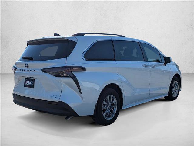 Used 2024 Toyota Sienna XLE image 5
