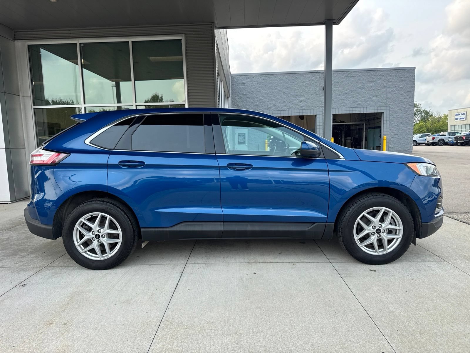Certified 2024 Ford Edge SEL w/ Convenience Package AWD/4WD image 9