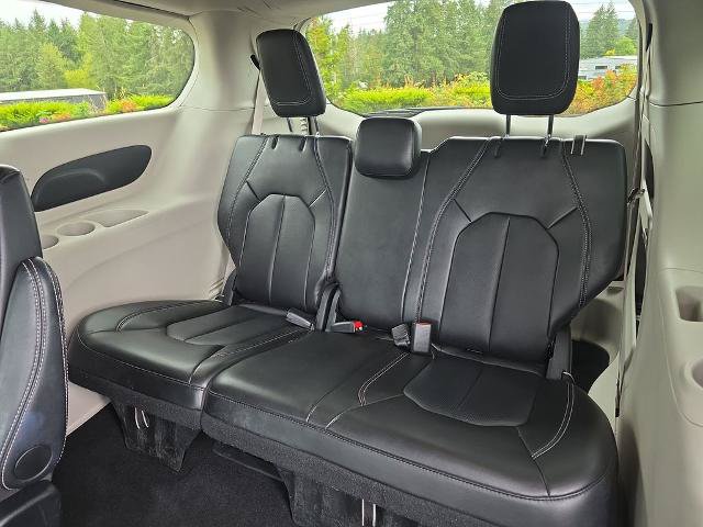 Used 2024 Chrysler Pacifica Touring-L FWD image 30