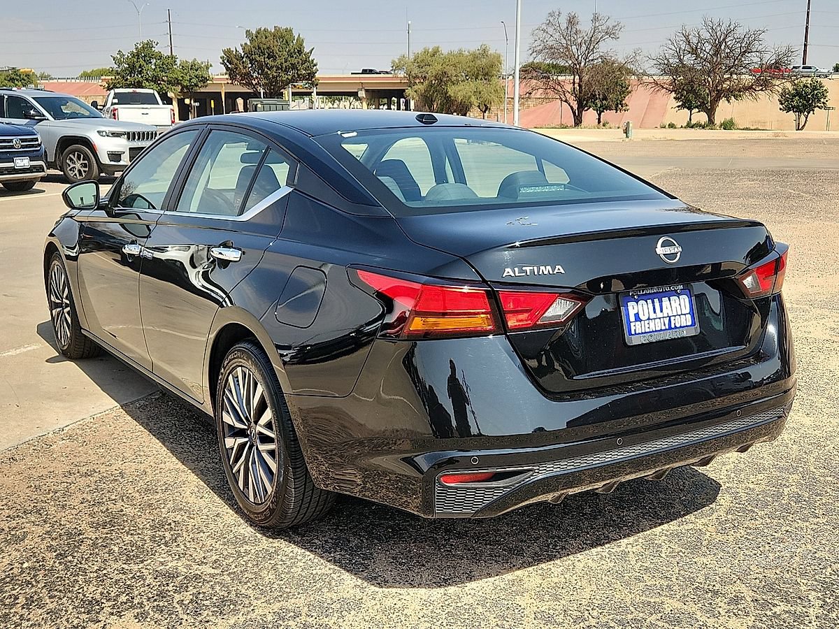 Used 2025 Nissan Altima 2.5 SV FWD image 3