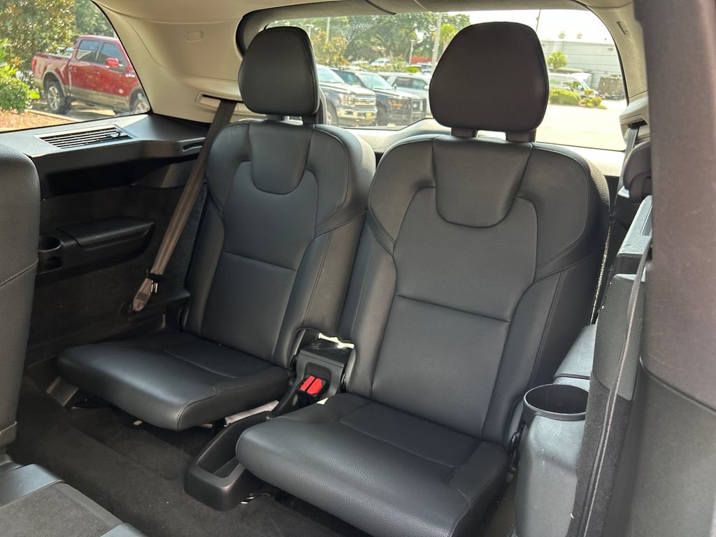 Used 2022 Volvo XC90 T6 Momentum AWD/4WD image 13