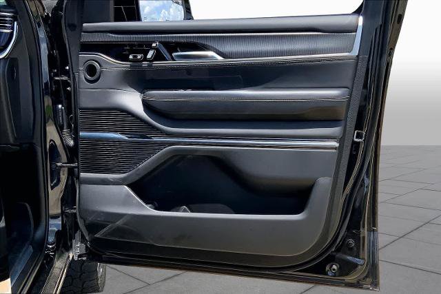 Used 2022 Jeep Grand Wagoneer Series II AWD/4WD image 23