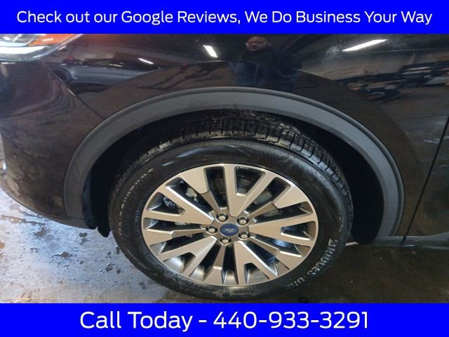 Certified 2022 Ford Escape Titanium w/ Class II Trailer Tow Package image 17